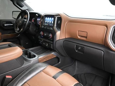 Used 2020 Chevrolet Silverado 1500 High Country w/ Technology Package AWD/4WD image 10