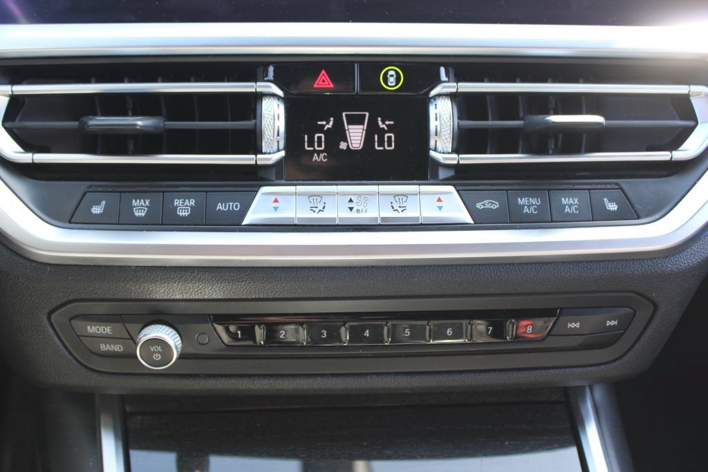 Used 2021 BMW 330i Sedan w/ M Sport Package RWD image 22