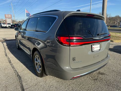 Used 2022 Chrysler Pacifica Limited image 7