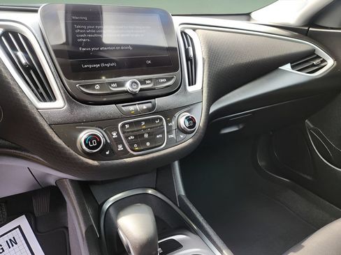 Used 2022 Chevrolet Malibu LT FWD image 7