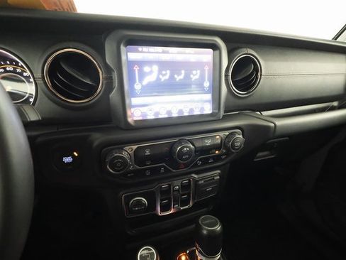 Used 2023 Jeep Gladiator Overland image 17