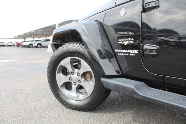 Used 2018 Jeep Wrangler Unlimited Sahara w/ Dual Top Group AWD/4WD image 10