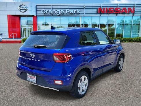 Used 2020 Hyundai Venue SE FWD image 2