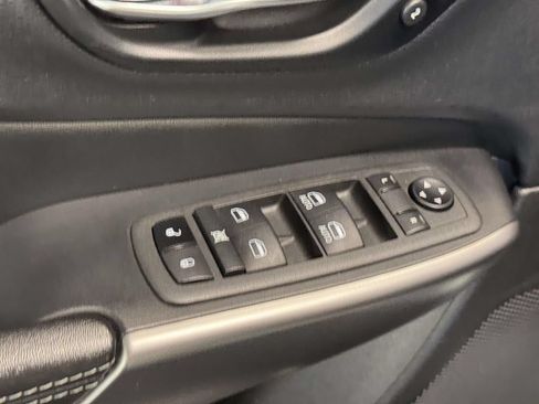 Used 2022 Jeep Cherokee Limited AWD/4WD image 15
