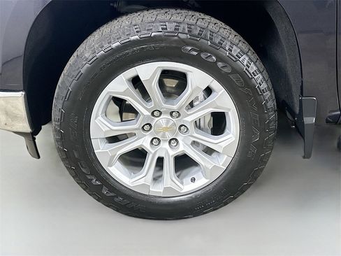 Used 2024 Chevrolet Silverado 1500 LTZ w/ LTZ Premium Package image 8