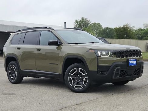 New 2026 Jeep Cherokee Laredo image 2