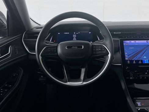 Used 2023 Jeep Grand Cherokee L Limited image 17