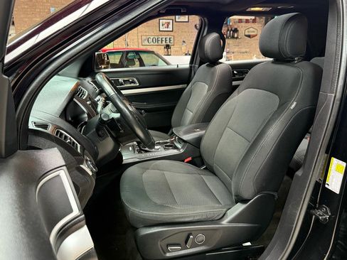 Used 2017 Ford Explorer XLT w/ Equipment Group 201A FWD image 26