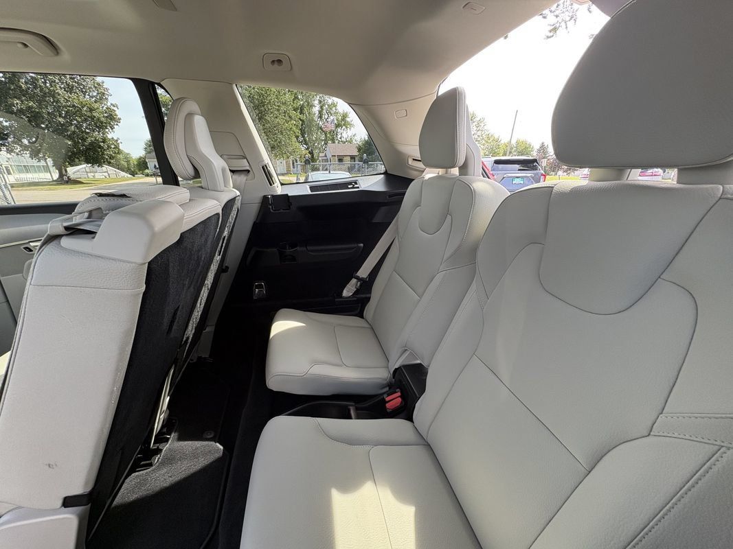 Used 2023 Volvo XC90 B5 Core AWD/4WD image 27