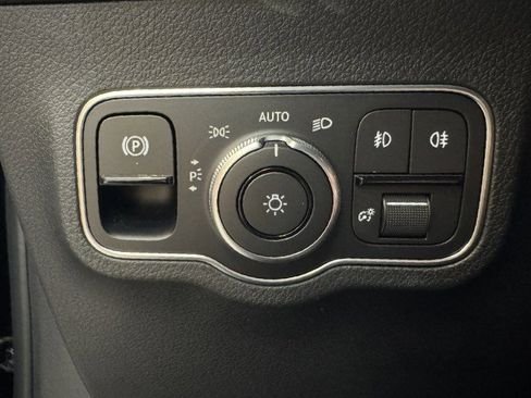 Used 2024 Mercedes-Benz GLB 250 w/ Exclusive Package image 19