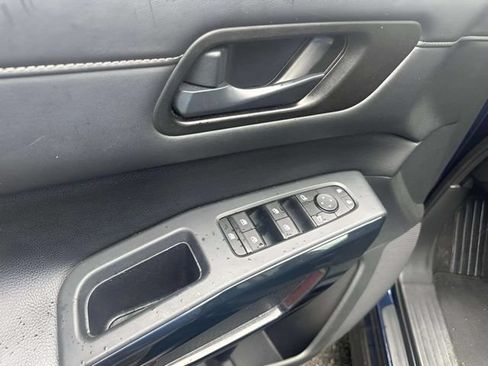 Used 2024 Nissan Pathfinder SV FWD image 15
