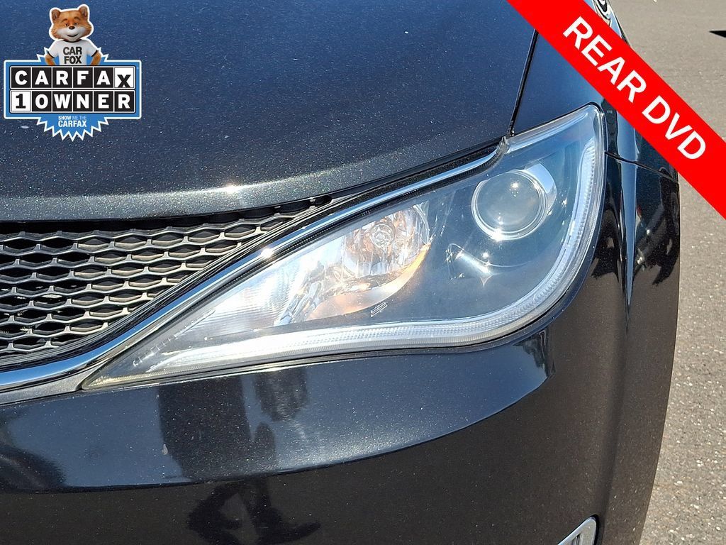 Used 2018 Chrysler Pacifica Touring-L FWD image 9