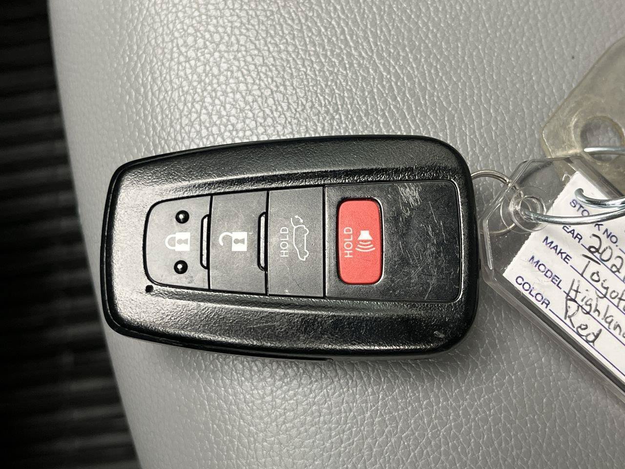 Used 2021 Toyota Highlander XLE AWD/4WD image 29