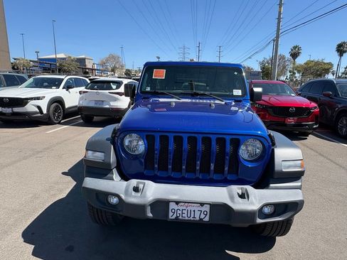 Used 2018 Jeep Wrangler Unlimited Sport S AWD/4WD image 3