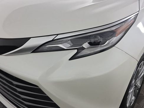 Used 2021 Toyota Sienna Platinum AWD/4WD image 50