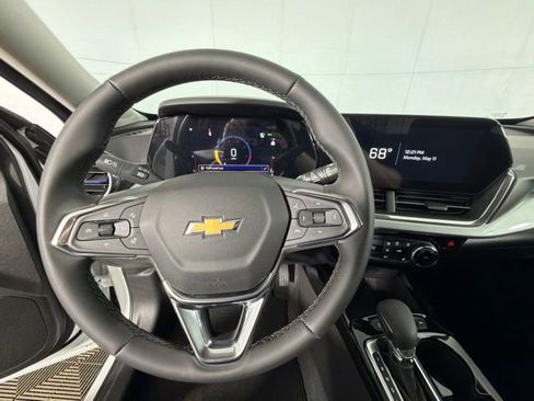 New 2026 Chevrolet Trax LT w/ LT Convenience Package FWD image 13