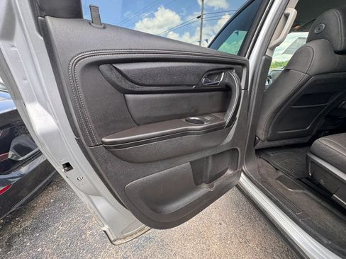 Used 2015 Chevrolet Traverse LT w/ Style and Technology Package FWD image 17