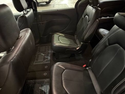 Used 2025 Chrysler Pacifica Select FWD image 27