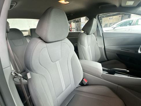 Used 2025 Hyundai Elantra SE FWD image 27