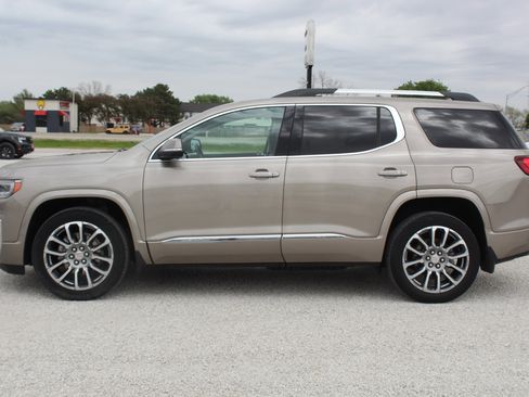 Used 2022 GMC Acadia Denali w/ Denali Ultimate Package AWD/4WD image 8
