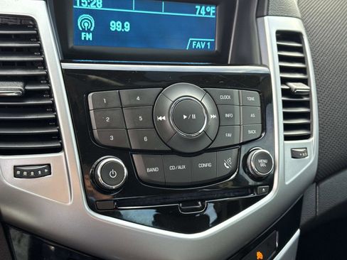 Used 2015 Chevrolet Cruze LT image 14