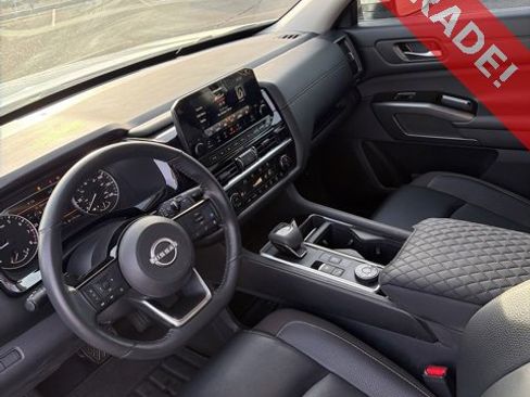 Used 2023 Nissan Pathfinder SL image 18