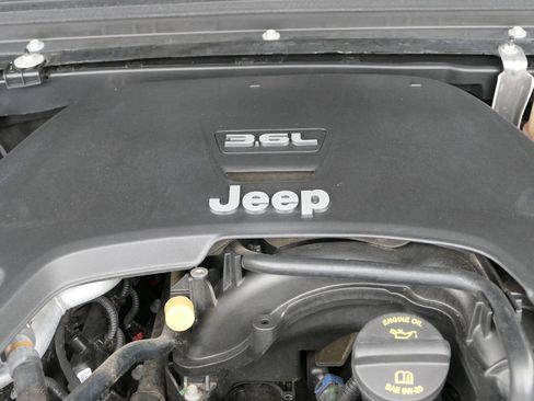 Used 2021 Jeep Wrangler Unlimited Sahara image 28