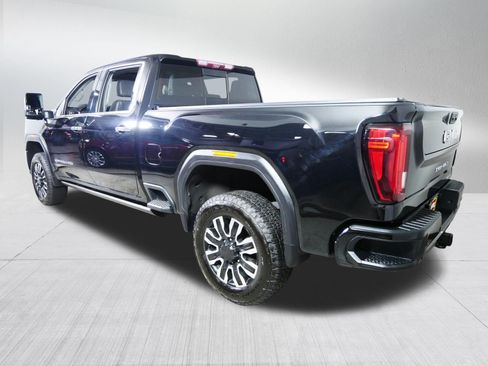 Used 2022 GMC Sierra 3500 Denali w/ Denali Black Diamond Edition AWD/4WD image 5