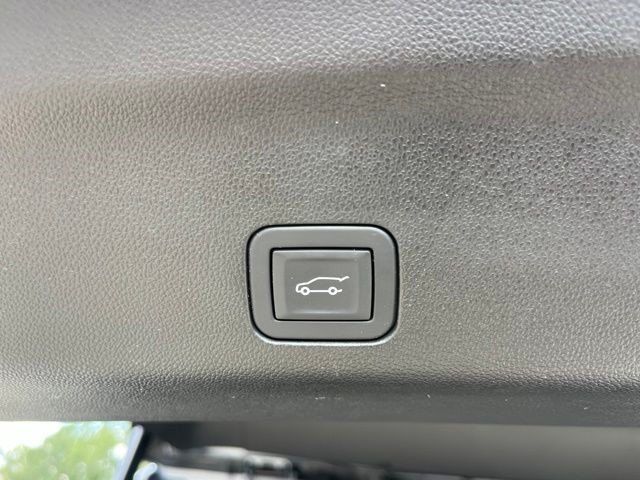 Certified 2025 Cadillac Escalade ESV Sport Platinum w/ LPO, Floor Liner Package AWD/4WD image 7