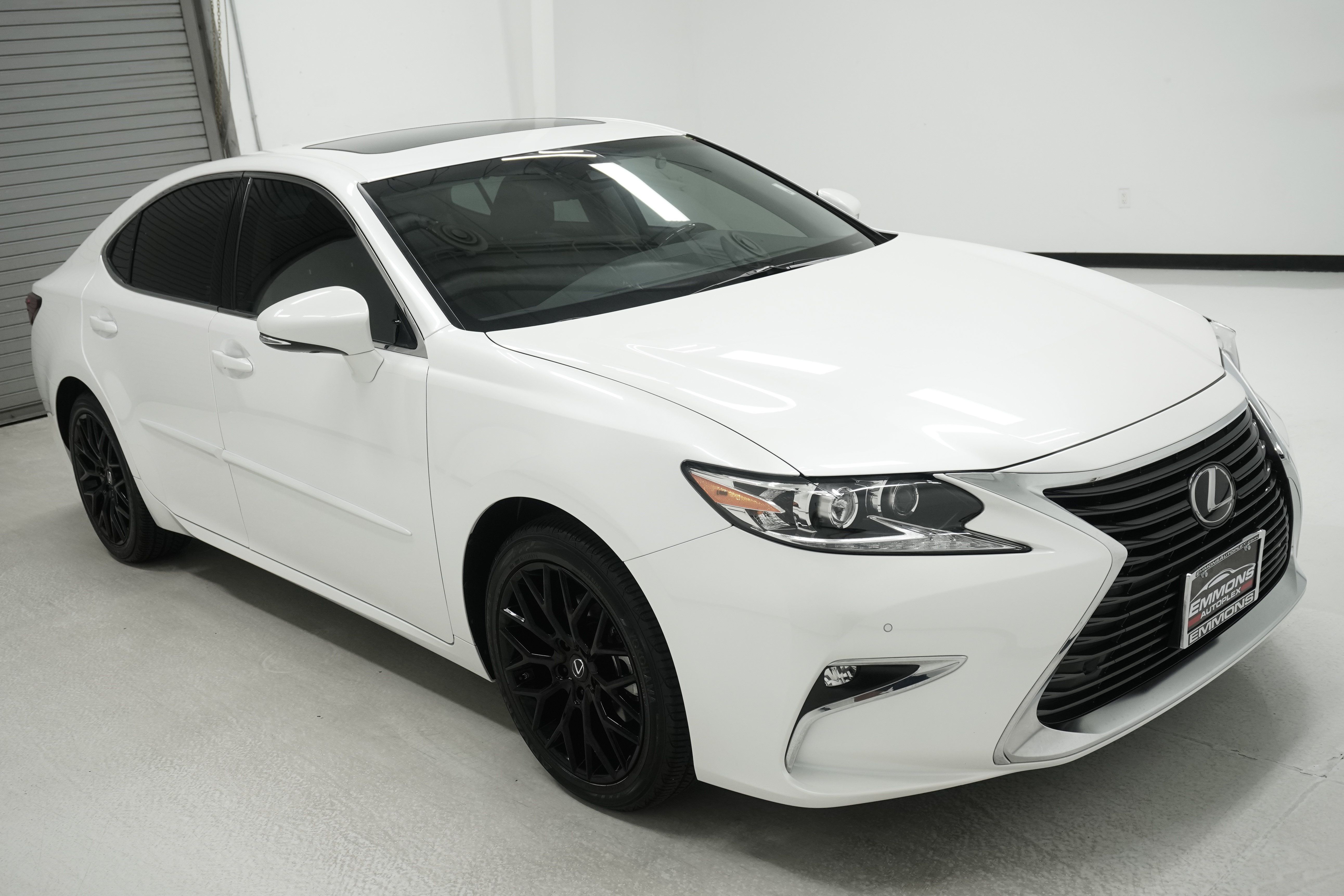 Used 2017 Lexus ES 350 w/ Luxury Package FWD image 3