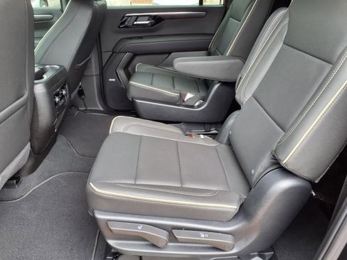 New 2025 Chevrolet Suburban Premier AWD/4WD image 8