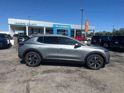 New 2026 Chevrolet Equinox EV LT image 2