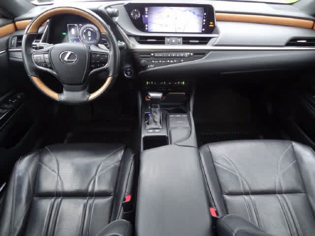 Used 2020 Lexus ES 300h w/ Accessory Package FWD image 11