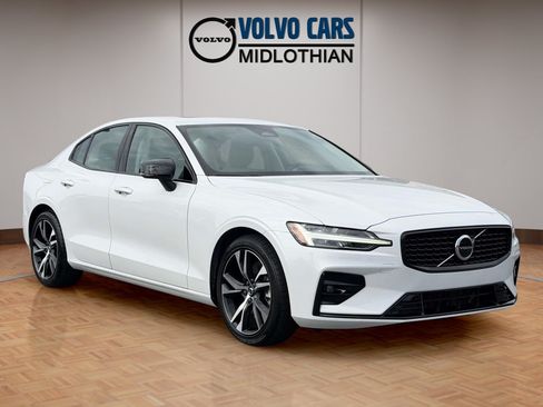 Used 2024 Volvo S60 B5 Core FWD image 1