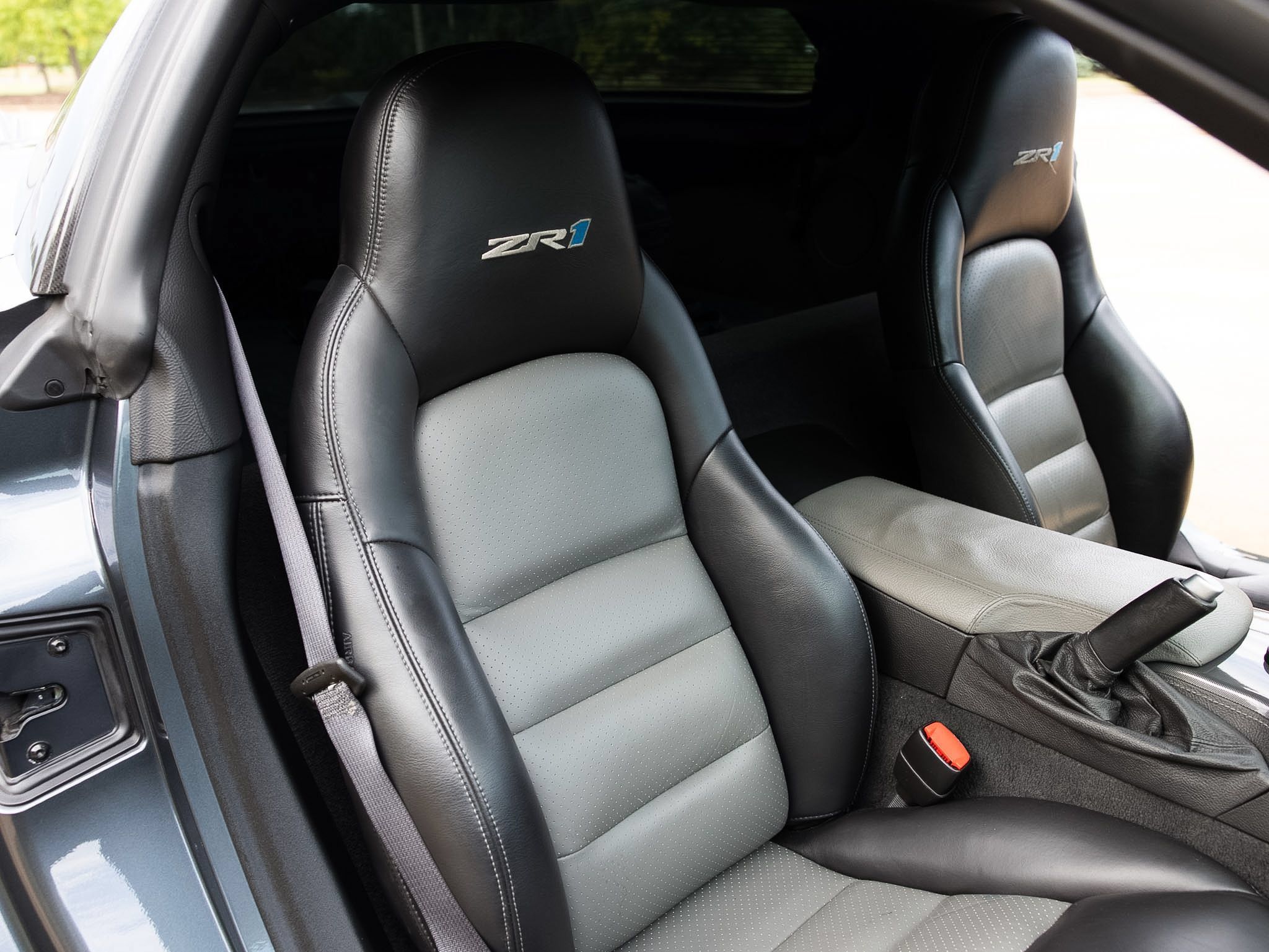 Used 2009 Chevrolet Corvette ZR1 w/ Preferred Equipment Group RWD image 5