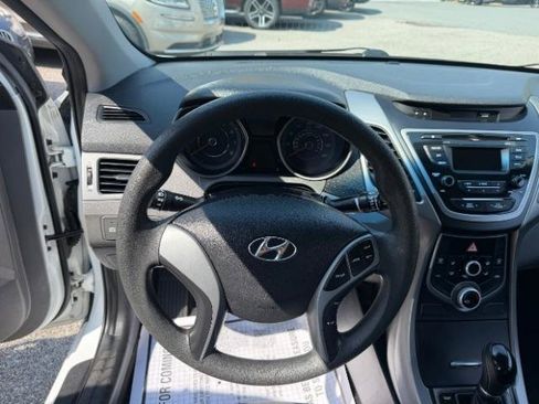 Used 2016 Hyundai Elantra SE FWD image 17