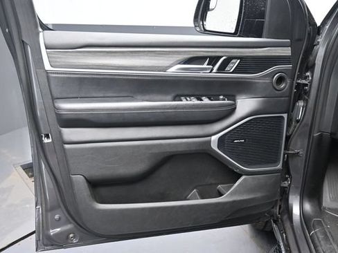 Used 2024 Jeep Wagoneer Series II AWD/4WD image 11