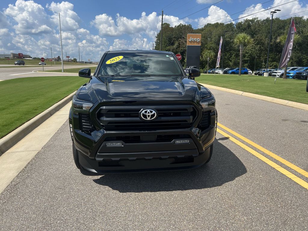 Used 2025 Toyota Tacoma SR5 AWD/4WD image 4