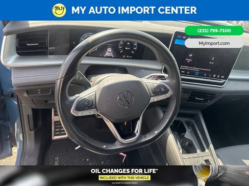 Used 2025 Volkswagen Tiguan SE R-Line AWD/4WD image 9
