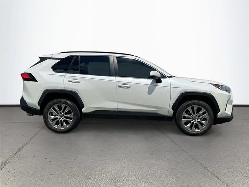 Used 2021 Toyota RAV4 XLE Premium FWD image 8