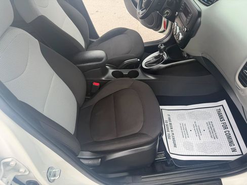 Used 2016 Kia Soul FWD image 16