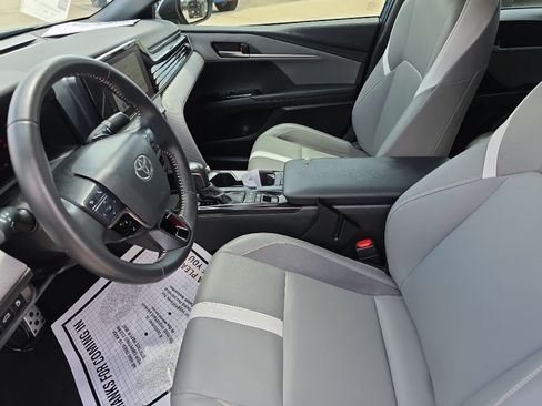Used 2025 Toyota Camry SE w/ Convenience Package AWD/4WD image 6