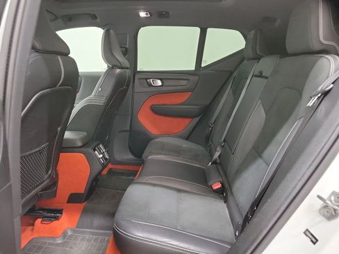 Used 2019 Volvo XC40 T5 R-Design image 13