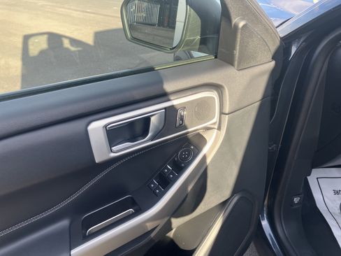 Used 2022 Ford Explorer XLT w/ Equipment Group 202A image 16
