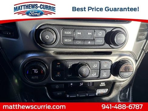 Used 2020 Chevrolet Suburban LT image 22