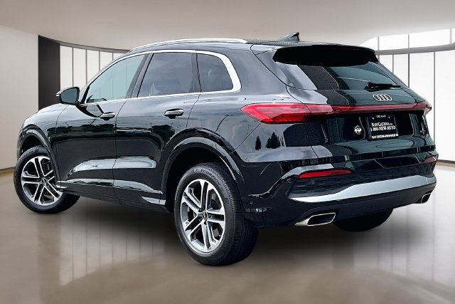 Used 2025 Audi Q5 Premium w/ Convenience Package AWD/4WD image 4