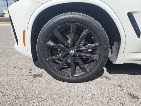 Certified 2025 BMW X4 xDrive30i w/ M Sport Package AWD/4WD image 9