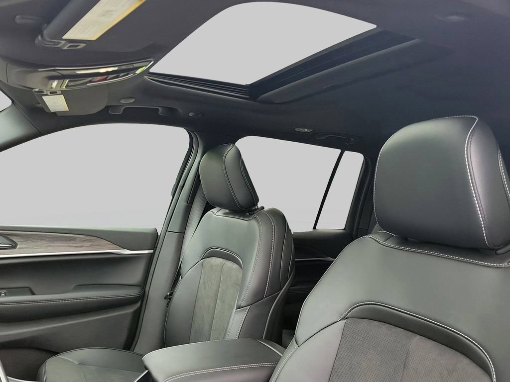 New 2026 Jeep Grand Cherokee Altitude RWD image 27