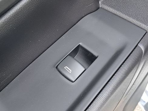 Used 2022 Chevrolet Silverado 1500 LT AWD/4WD image 19