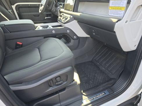 Used 2025 Land Rover Defender 110 X-Dynamic SE image 26